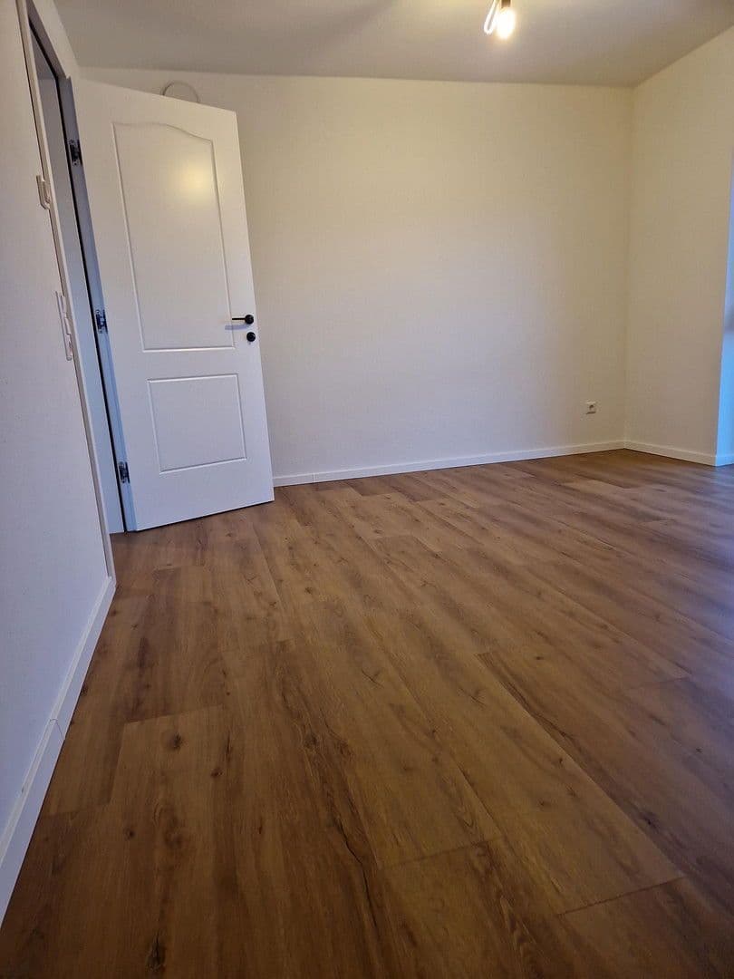 Prenájom bytu 3-izbový 90 m², Hardthausen am Kocher, Bádensko-Wurttembersko Prenájom bytu 3-izbový 90 m², Hardthausen am Kocher, Bádensko-Wurttembersko