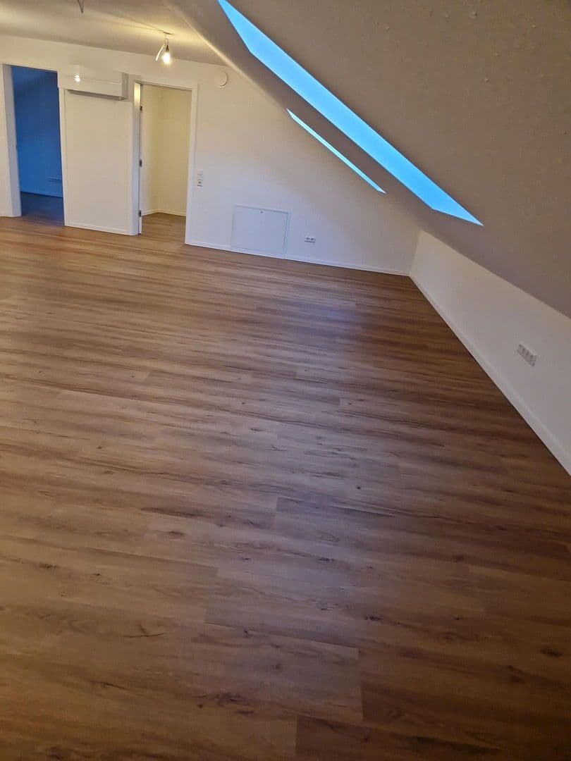 Prenájom bytu 3-izbový 90 m², Hardthausen am Kocher, Bádensko-Wurttembersko Prenájom bytu 3-izbový 90 m², Hardthausen am Kocher, Bádensko-Wurttembersko