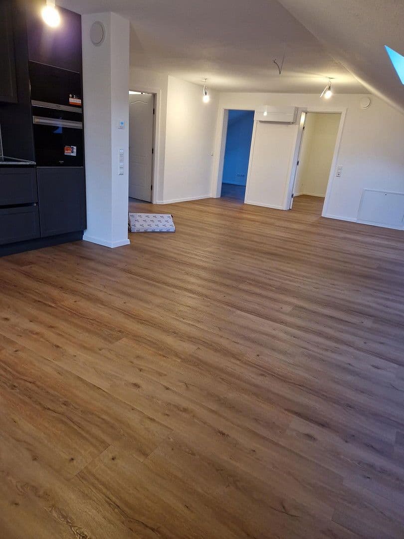 Prenájom bytu 3-izbový 90 m², Hardthausen am Kocher, Bádensko-Wurttembersko Prenájom bytu 3-izbový 90 m², Hardthausen am Kocher, Bádensko-Wurttembersko