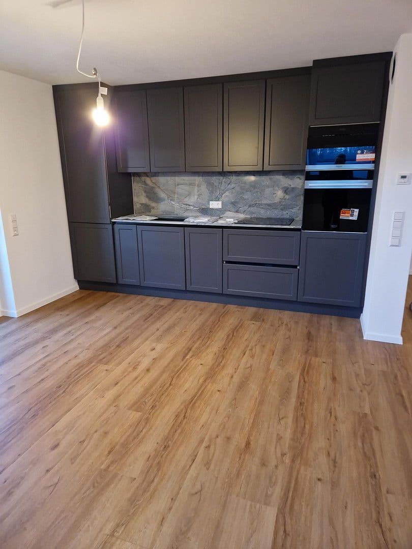 Prenájom bytu 3-izbový 90 m², Hardthausen am Kocher, Bádensko-Wurttembersko Prenájom bytu 3-izbový 90 m², Hardthausen am Kocher, Bádensko-Wurttembersko