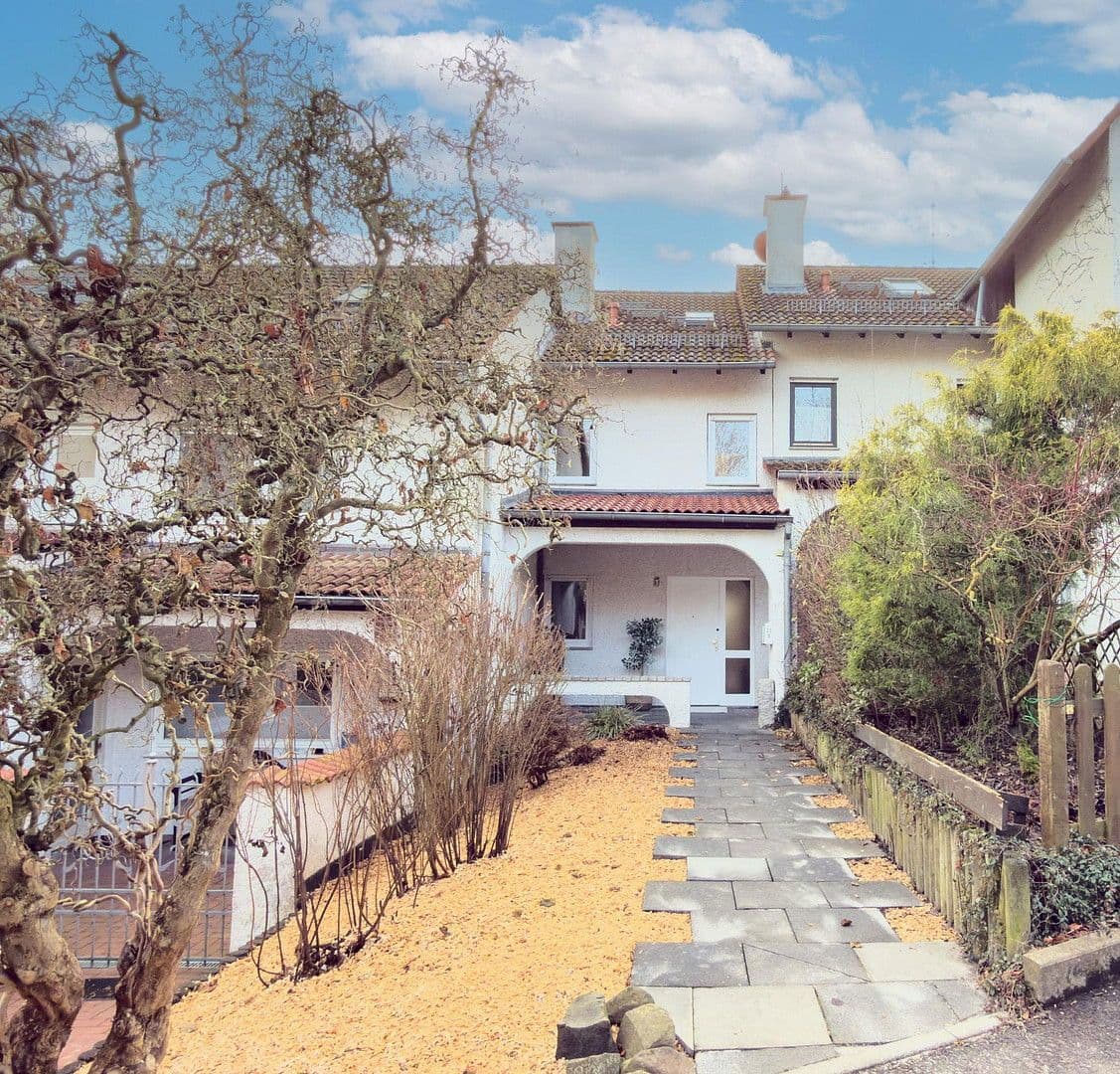 Predaj domu 114 m², pozemek 207 m², Kassel, Hesensko Predaj domu 114 m², pozemek 207 m², Kassel, Hesensko