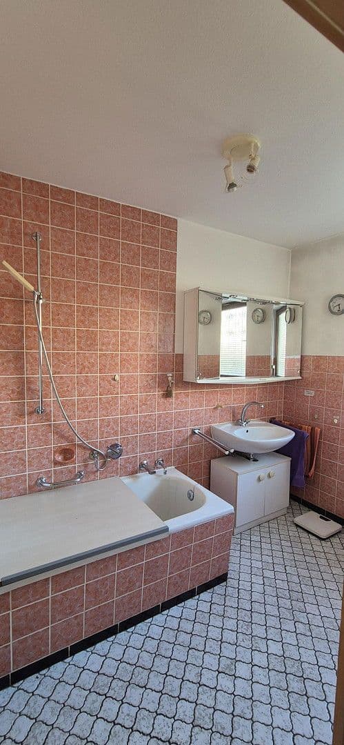 Predaj domu 152 m², pozemek 595 m², Sulz am Neckar, Bádensko-Wurttembersko Predaj domu 152 m², pozemek 595 m², Sulz am Neckar, Bádensko-Wurttembersko