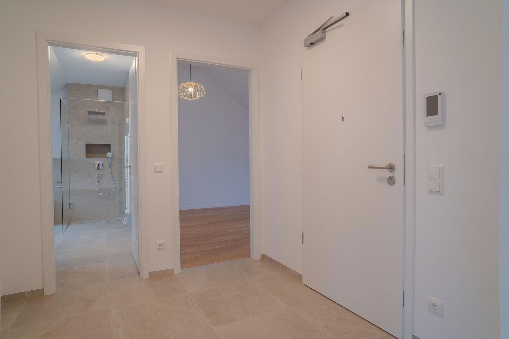 Prenájom bytu 3-izbový 100 m², An den Postwiesen 1, Frankfurt am Main, Hesensko Prenájom bytu 3-izbový 100 m², An den Postwiesen 1, Frankfurt am Main, Hesensko