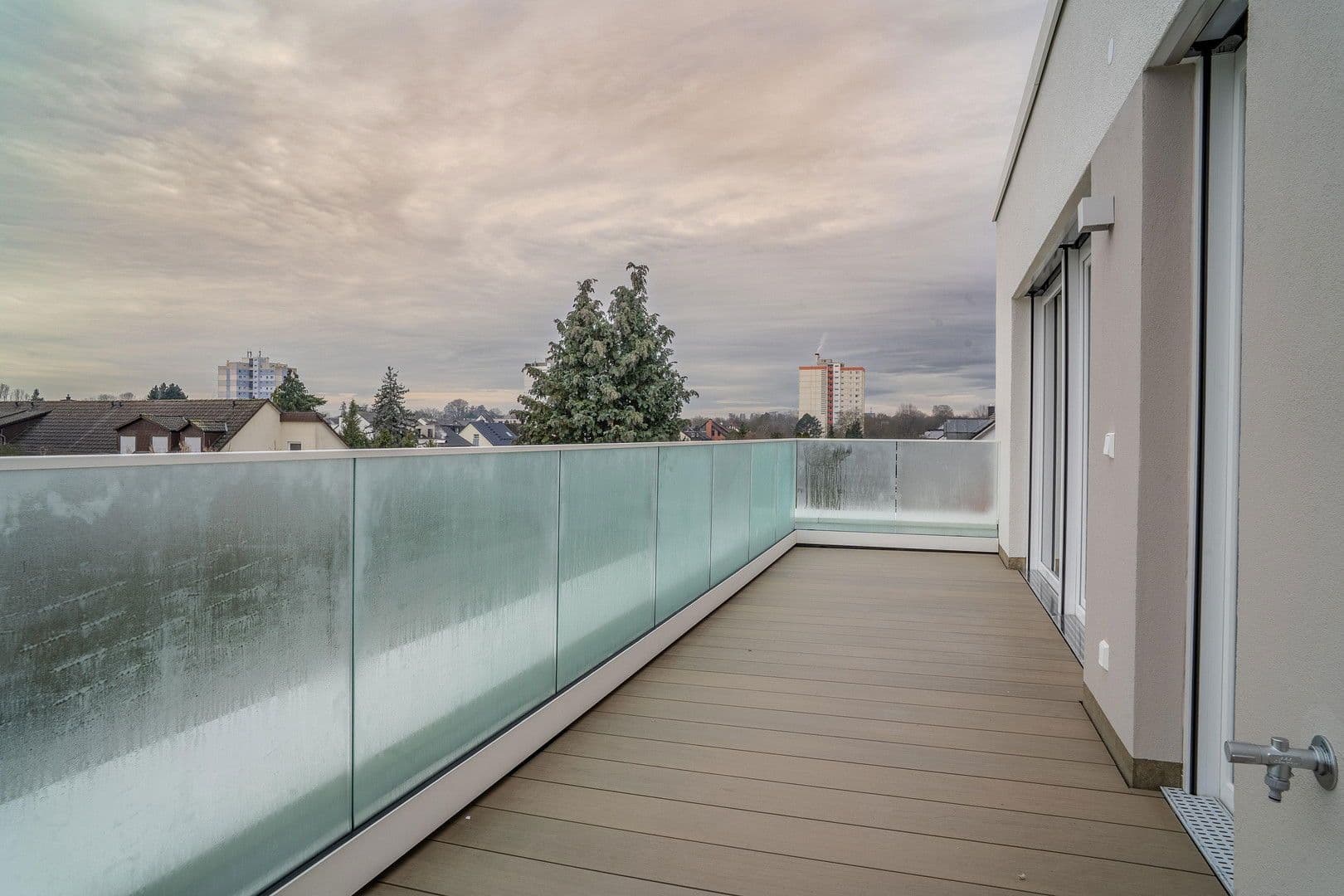 Prenájom bytu 3-izbový 100 m², An den Postwiesen 1, Frankfurt am Main, Hesensko Prenájom bytu 3-izbový 100 m², An den Postwiesen 1, Frankfurt am Main, Hesensko