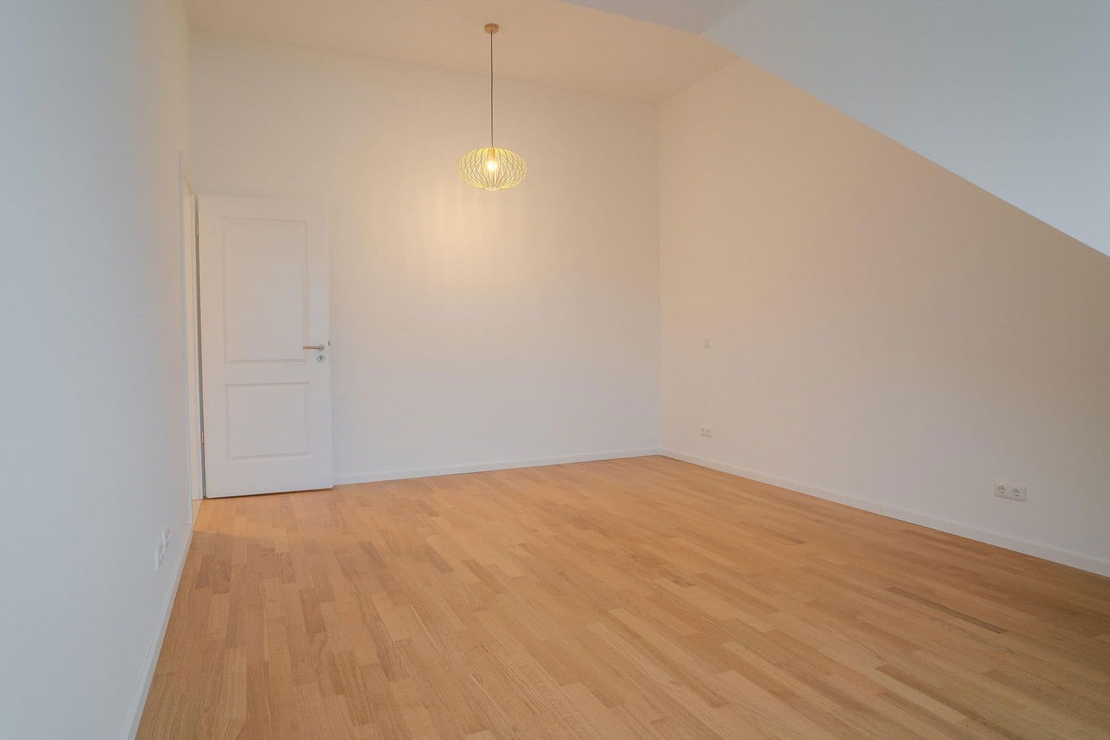 Prenájom bytu 3-izbový 100 m², An den Postwiesen 1, Frankfurt am Main, Hesensko Prenájom bytu 3-izbový 100 m², An den Postwiesen 1, Frankfurt am Main, Hesensko