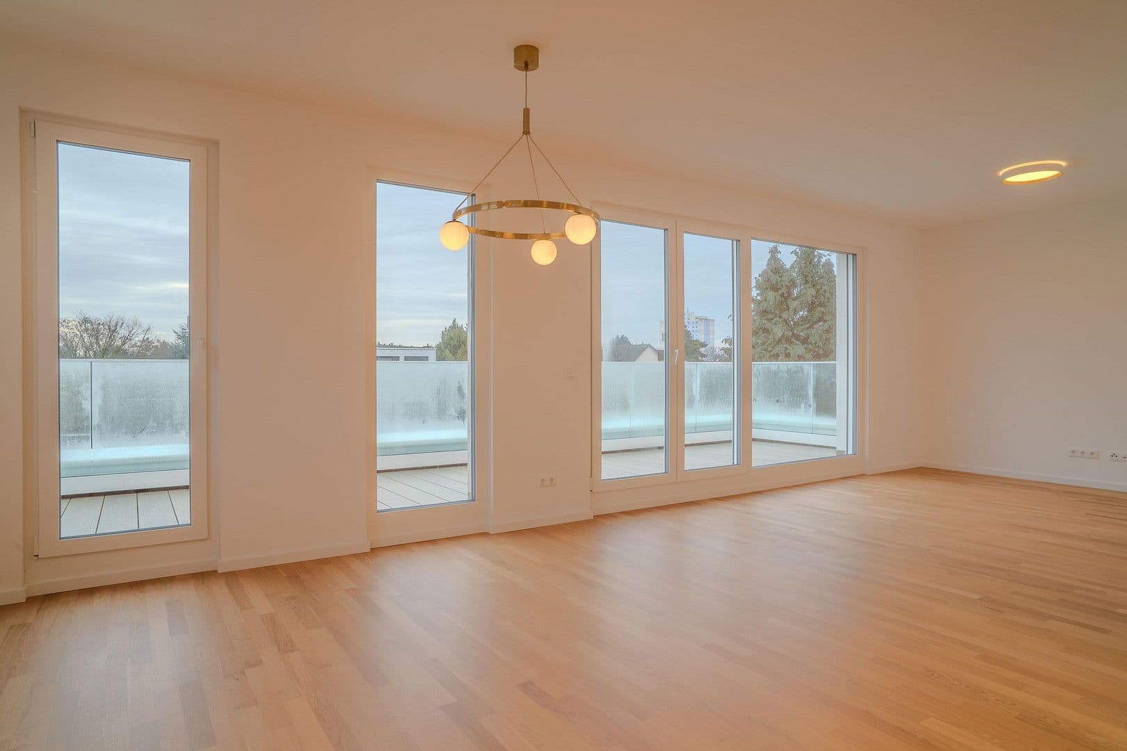 Prenájom bytu 3-izbový 100 m², An den Postwiesen 1, Frankfurt am Main, Hesensko Prenájom bytu 3-izbový 100 m², An den Postwiesen 1, Frankfurt am Main, Hesensko