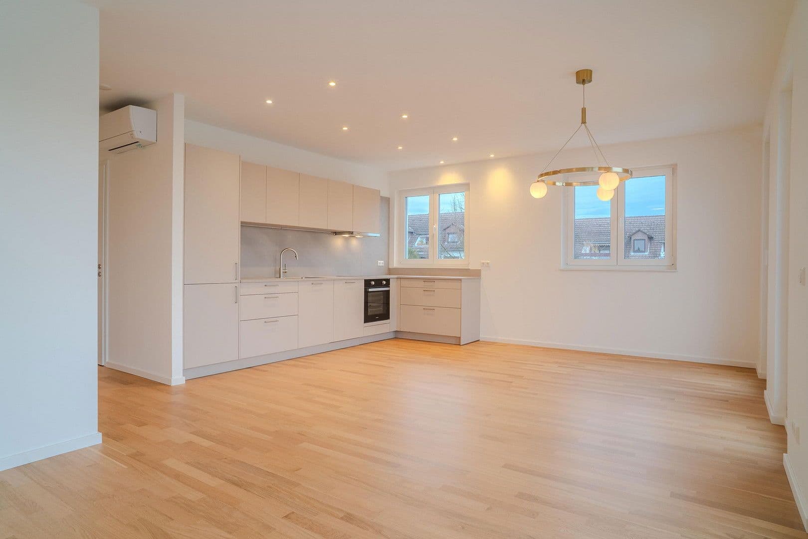 Prenájom bytu 3-izbový 100 m², An den Postwiesen 1, Frankfurt am Main, Hesensko Prenájom bytu 3-izbový 100 m², An den Postwiesen 1, Frankfurt am Main, Hesensko