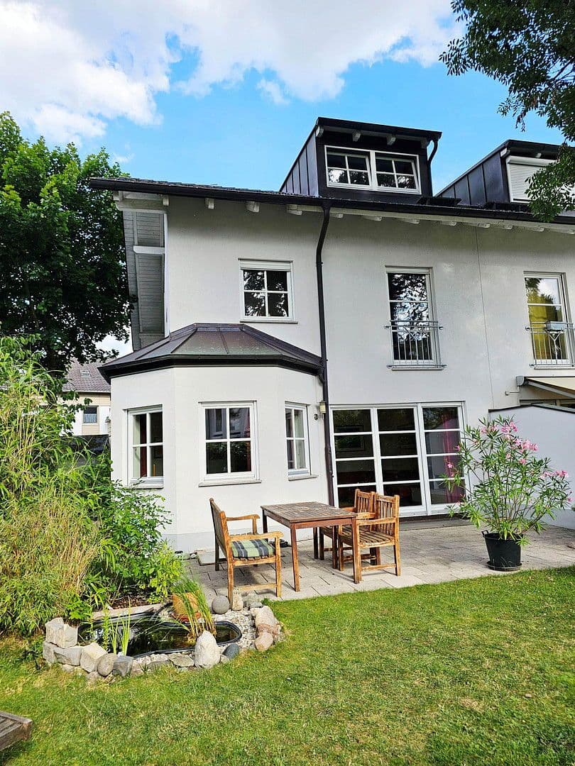 Predaj domu 165 m², pozemek 370 m², Gröbenzell, Bavorsko Predaj domu 165 m², pozemek 370 m², Gröbenzell, Bavorsko