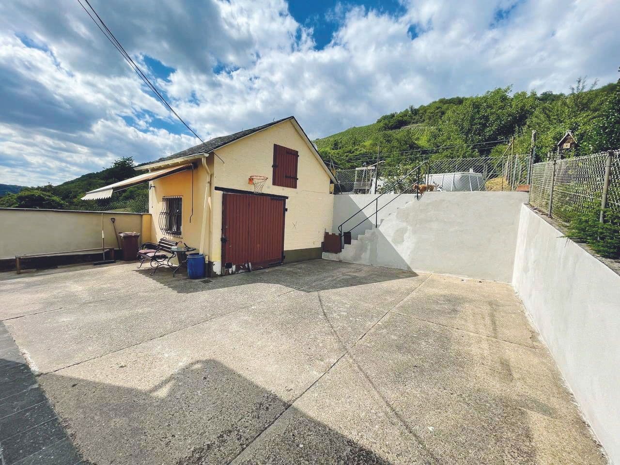 Predaj domu 170 m², pozemek 1.554 m², Müden (Mosel), Porýnie-Falcko Predaj domu 170 m², pozemek 1.554 m², Müden (Mosel), Porýnie-Falcko