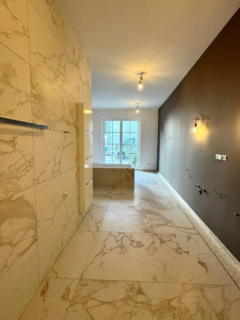 Prenájom bytu 3-izbový 187 m², Müggelseedamm 288, Berlin, Berlín Prenájom bytu 3-izbový 187 m², Müggelseedamm 288, Berlin, Berlín