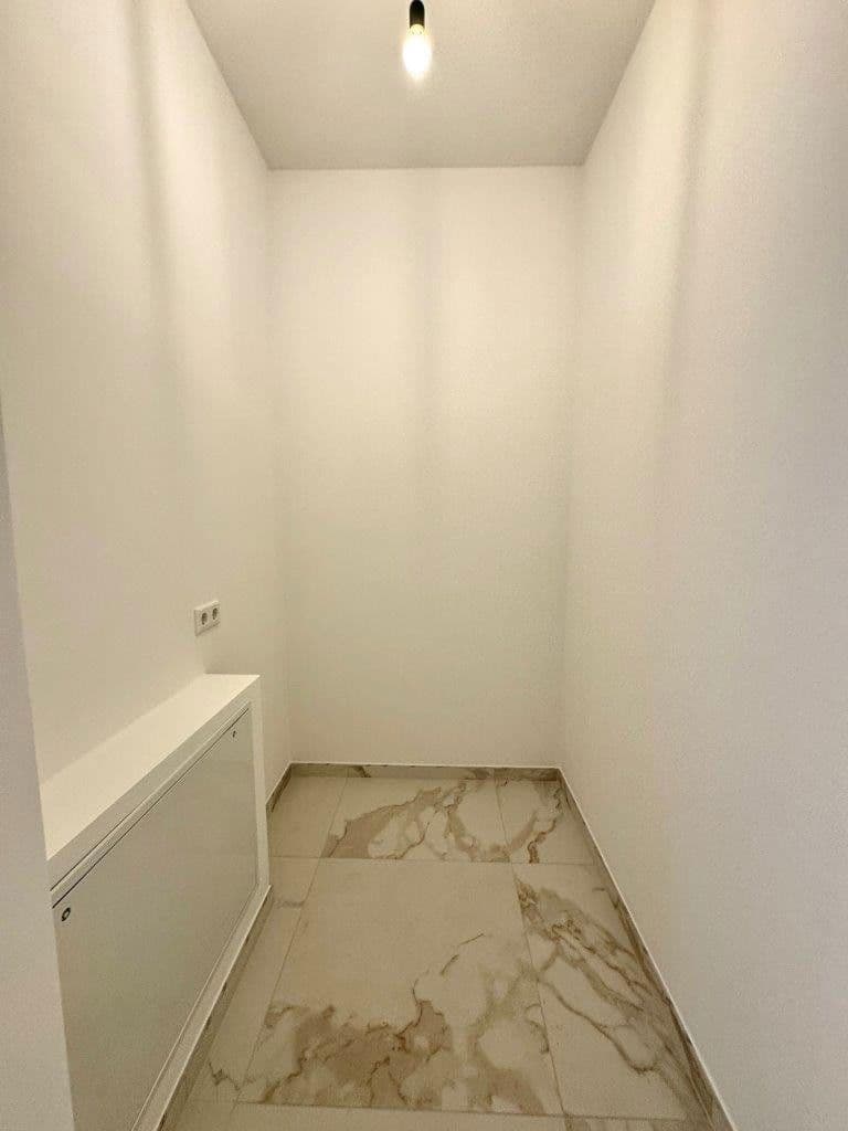 Prenájom bytu 3-izbový 187 m², Müggelseedamm 288, Berlin, Berlín Prenájom bytu 3-izbový 187 m², Müggelseedamm 288, Berlin, Berlín