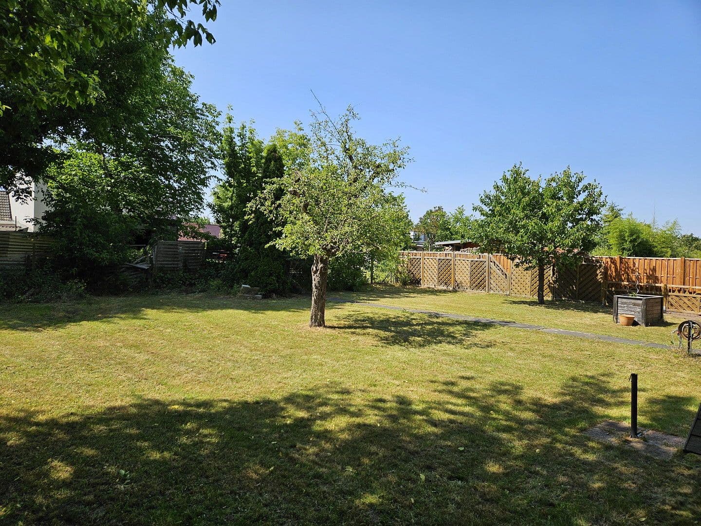 Predaj domu 63 m², pozemek 905 m², Berlin, Berlín Predaj domu 63 m², pozemek 905 m², Berlin, Berlín