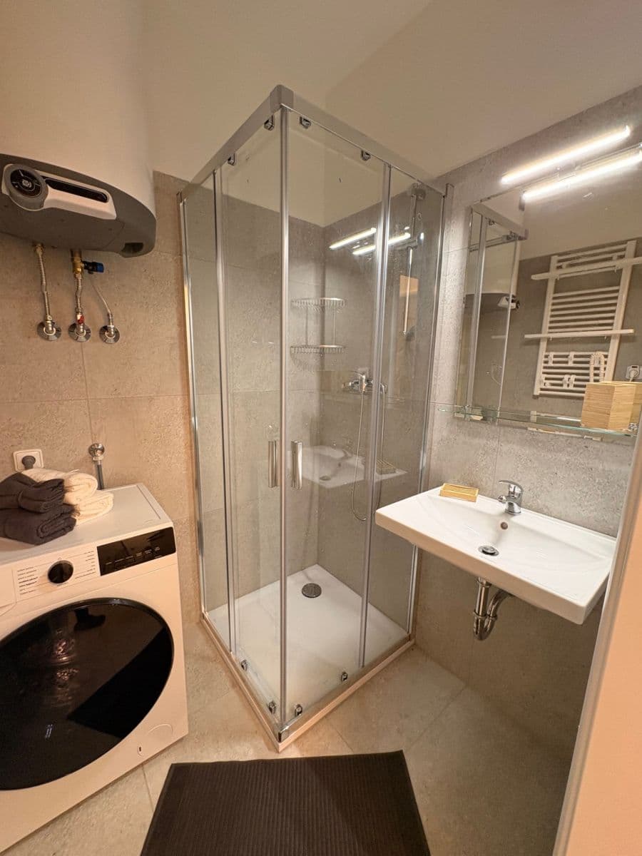 Prenájom bytu 2-izbový 42 m², Kloboučnická, Praha, Praha Prenájom bytu 2-izbový 42 m², Kloboučnická, Praha, Praha