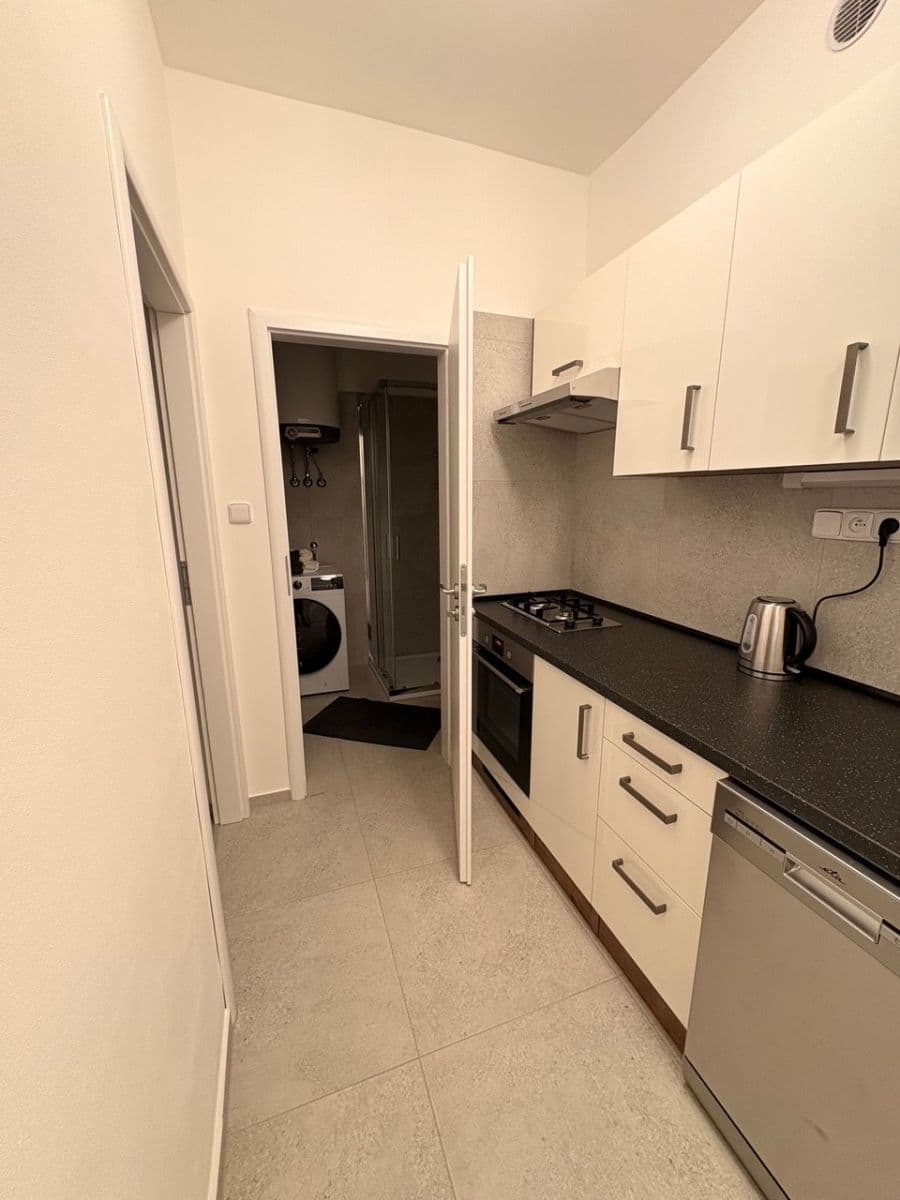 Prenájom bytu 2-izbový 42 m², Kloboučnická, Praha, Praha Prenájom bytu 2-izbový 42 m², Kloboučnická, Praha, Praha