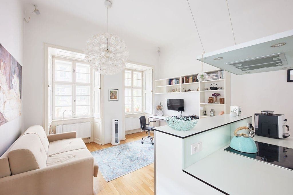 Prenájom bytu 40 m², Karmelitská, Praha, Praha Prenájom bytu 40 m², Karmelitská, Praha, Praha