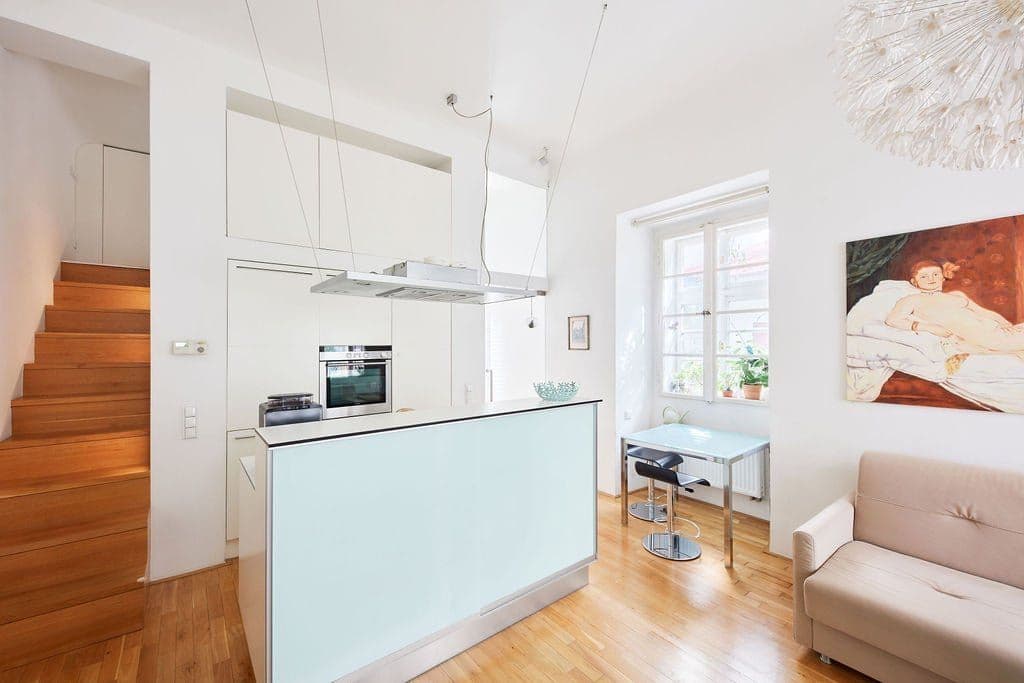 Prenájom bytu 40 m², Karmelitská, Praha, Praha Prenájom bytu 40 m², Karmelitská, Praha, Praha