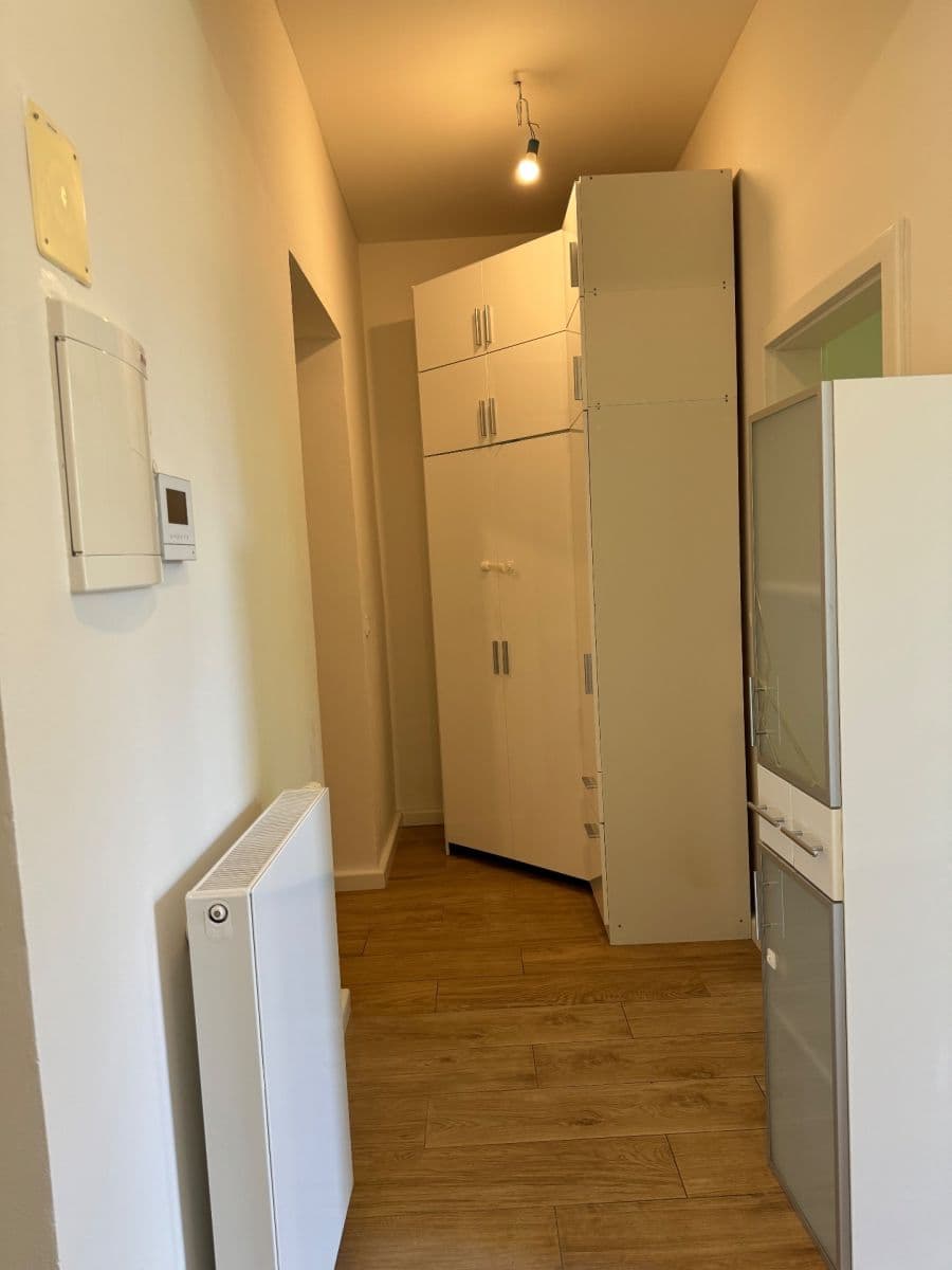 Prenájom bytu 3-izbový 70 m², Kamenická, Praha, Praha Prenájom bytu 3-izbový 70 m², Kamenická, Praha, Praha