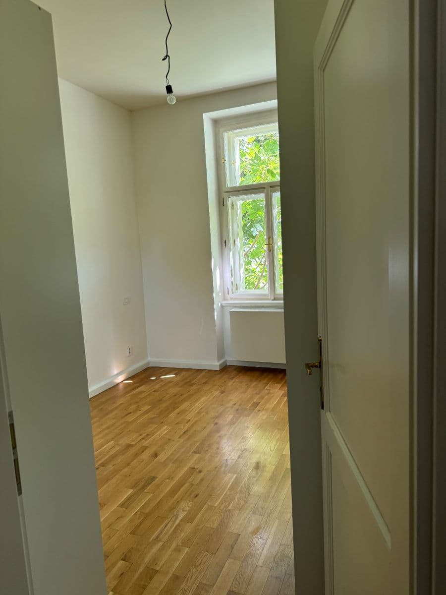 Prenájom bytu 3-izbový 70 m², Kamenická, Praha, Praha Prenájom bytu 3-izbový 70 m², Kamenická, Praha, Praha