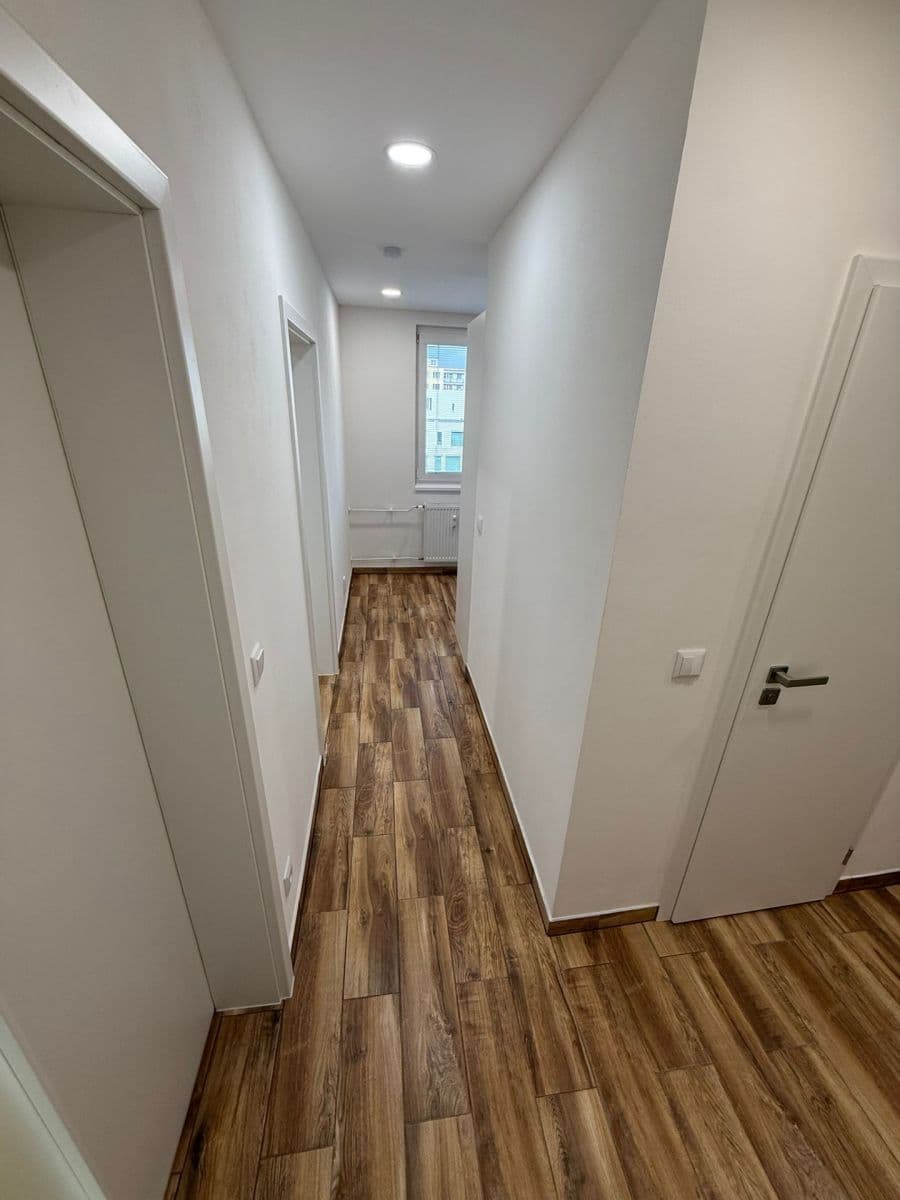 Prenájom bytu 2-izbový 46 m², Komenského, Odolena Voda, Středočeský kraj Prenájom bytu 2-izbový 46 m², Komenského, Odolena Voda, Středočeský kraj