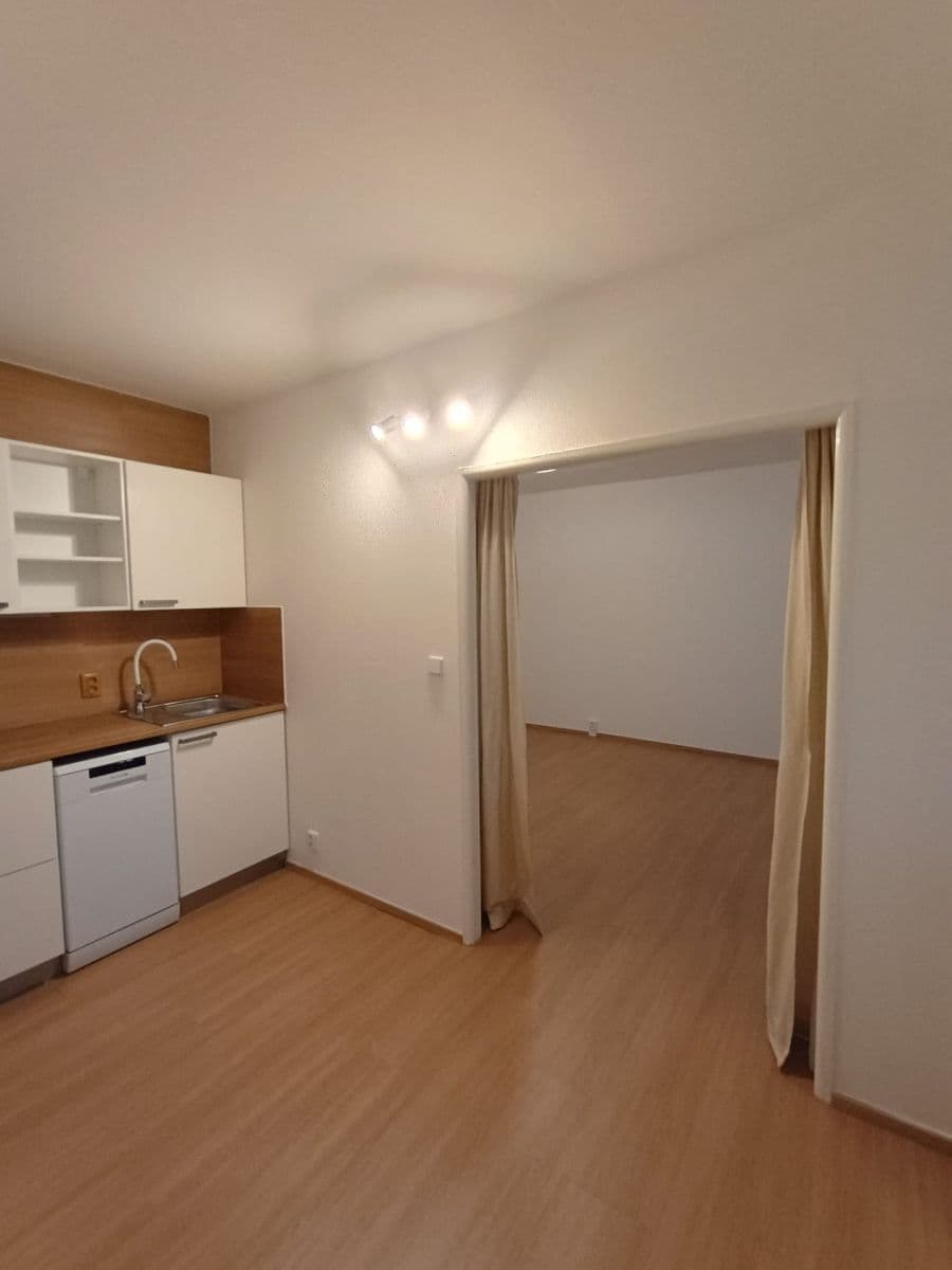 Prenájom bytu 1-izbový 40 m², Weberova, Praha, Praha Prenájom bytu 1-izbový 40 m², Weberova, Praha, Praha