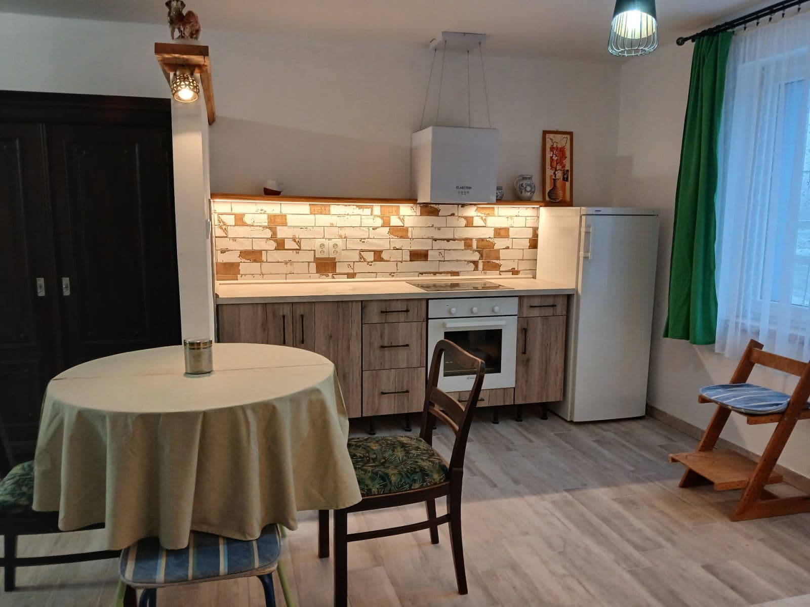 Prenájom bytu 1-izbový 60 m², Merboltice, Ústecký kraj Prenájom bytu 1-izbový 60 m², Merboltice, Ústecký kraj