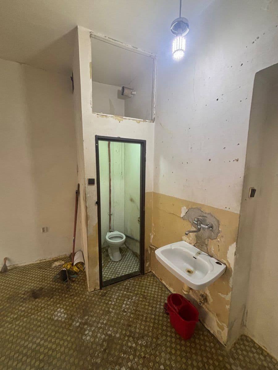 Prenájom nebytového priestoru 18 m², Přístavní, Praha, Praha Prenájom nebytového priestoru 18 m², Přístavní, Praha, Praha