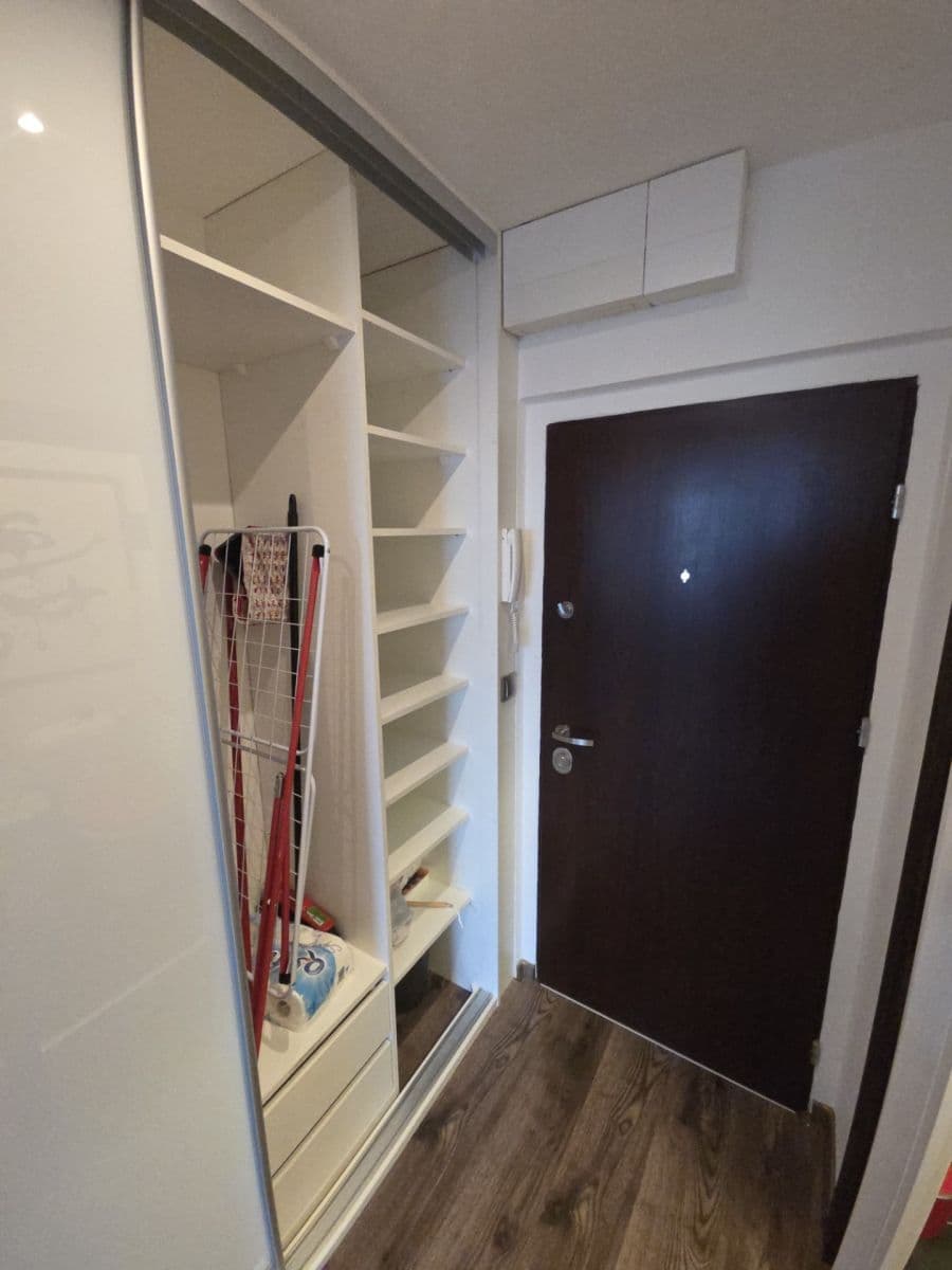 Prenájom bytu 2-izbový 42 m², Mendelova, Praha, Praha Prenájom bytu 2-izbový 42 m², Mendelova, Praha, Praha