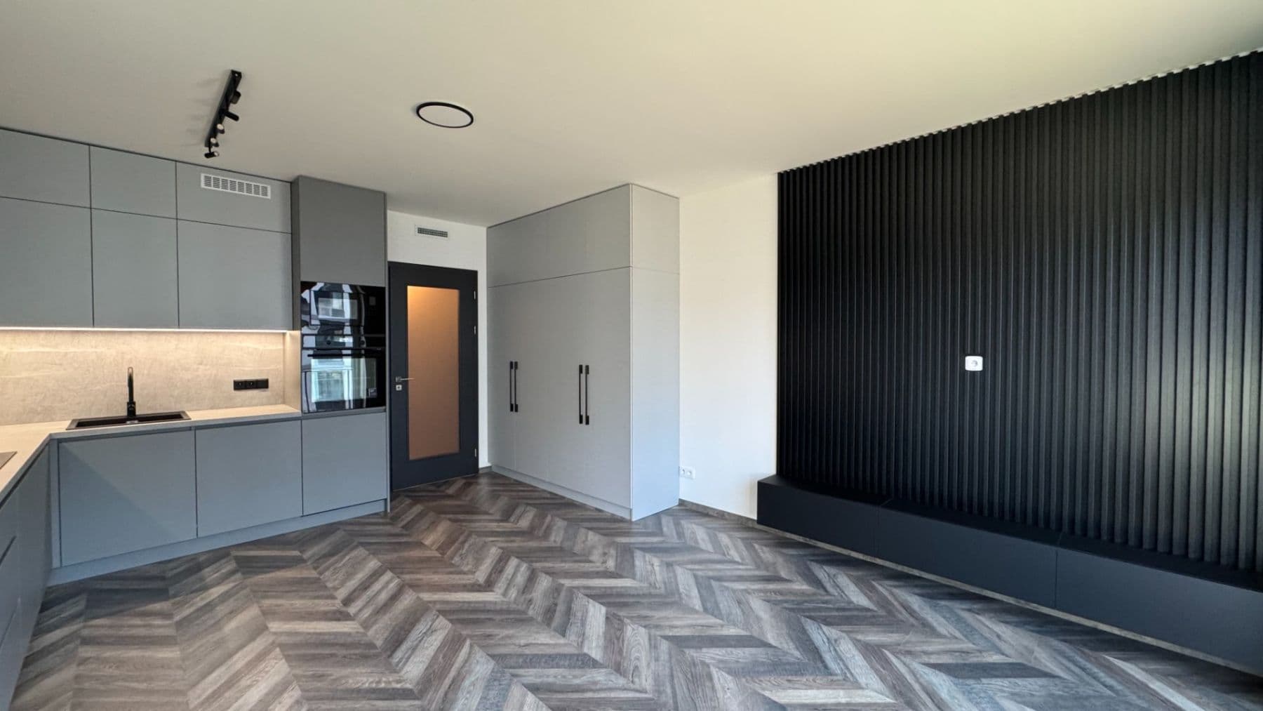 Prenájom bytu 1-izbový 36 m², Stejnosměrná, Praha, Praha Prenájom bytu 1-izbový 36 m², Stejnosměrná, Praha, Praha