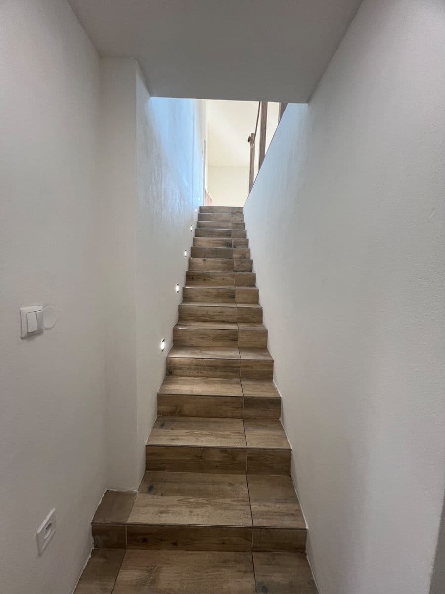 Prenájom bytu 4-izbový 125 m², Na Bečvě, Lipník nad Bečvou, Olomoucký kraj Prenájom bytu 4-izbový 125 m², Na Bečvě, Lipník nad Bečvou, Olomoucký kraj