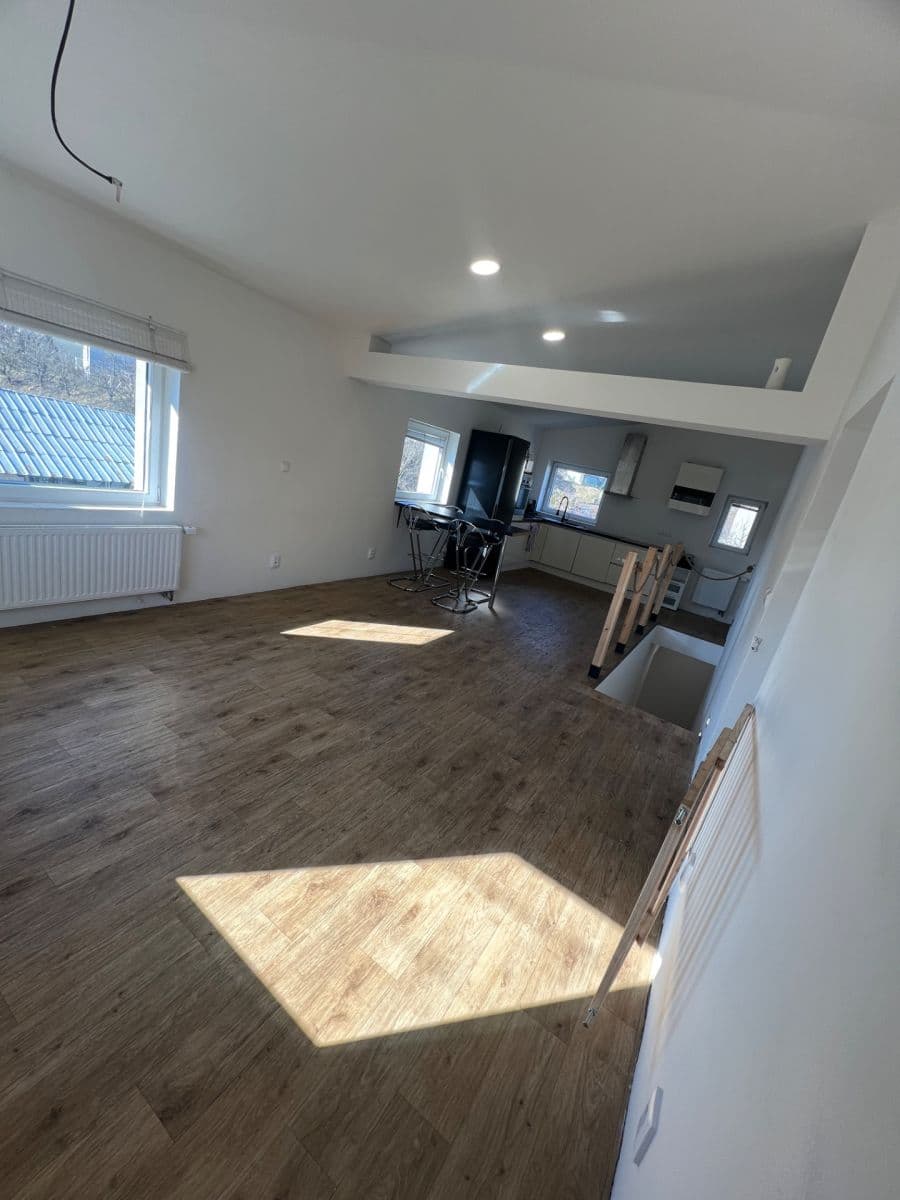 Prenájom bytu 4-izbový 125 m², Na Bečvě, Lipník nad Bečvou, Olomoucký kraj Prenájom bytu 4-izbový 125 m², Na Bečvě, Lipník nad Bečvou, Olomoucký kraj