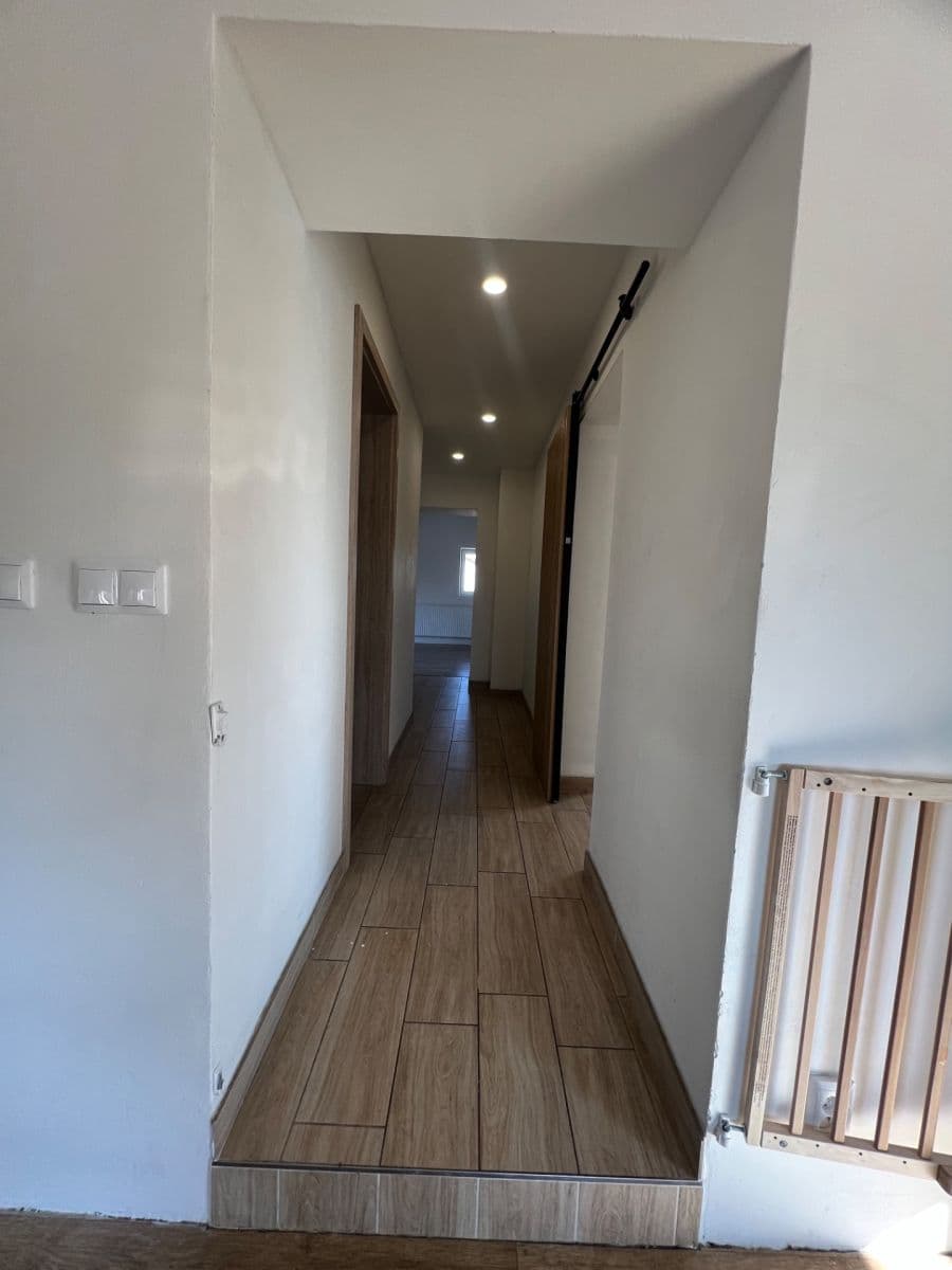 Prenájom bytu 4-izbový 125 m², Na Bečvě, Lipník nad Bečvou, Olomoucký kraj Prenájom bytu 4-izbový 125 m², Na Bečvě, Lipník nad Bečvou, Olomoucký kraj