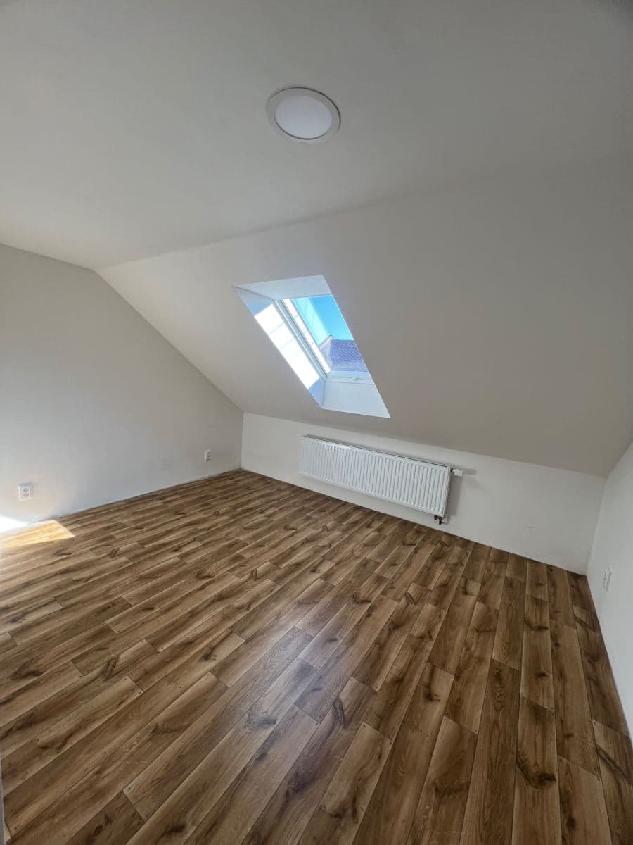 Prenájom bytu 4-izbový 125 m², Na Bečvě, Lipník nad Bečvou, Olomoucký kraj Prenájom bytu 4-izbový 125 m², Na Bečvě, Lipník nad Bečvou, Olomoucký kraj