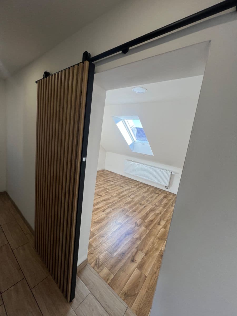 Prenájom bytu 4-izbový 125 m², Na Bečvě, Lipník nad Bečvou, Olomoucký kraj Prenájom bytu 4-izbový 125 m², Na Bečvě, Lipník nad Bečvou, Olomoucký kraj