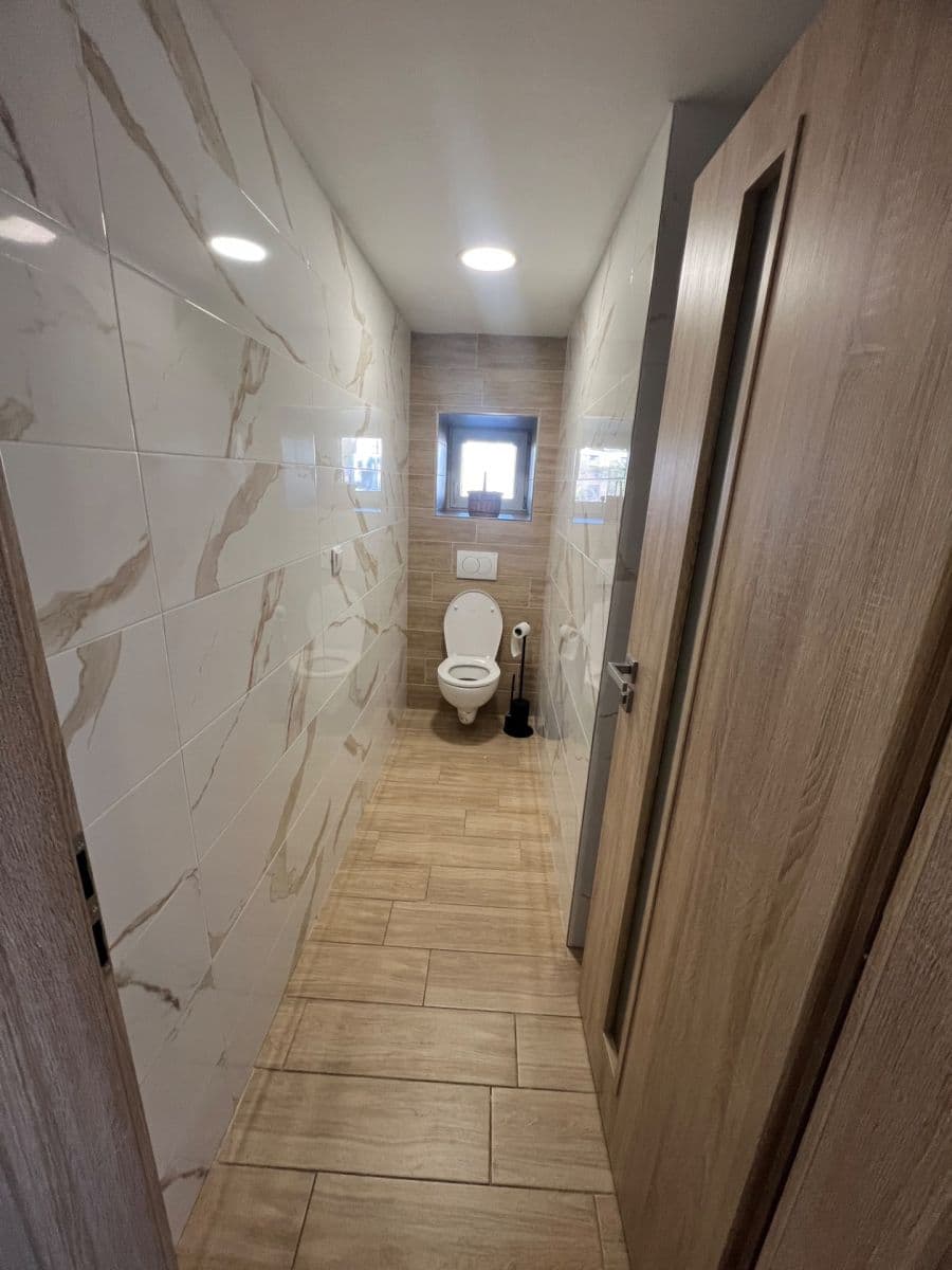 Prenájom bytu 4-izbový 125 m², Na Bečvě, Lipník nad Bečvou, Olomoucký kraj Prenájom bytu 4-izbový 125 m², Na Bečvě, Lipník nad Bečvou, Olomoucký kraj