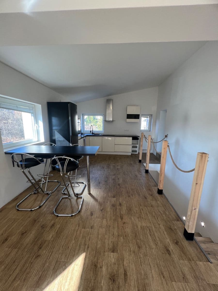 Prenájom bytu 4-izbový 125 m², Na Bečvě, Lipník nad Bečvou, Olomoucký kraj Prenájom bytu 4-izbový 125 m², Na Bečvě, Lipník nad Bečvou, Olomoucký kraj