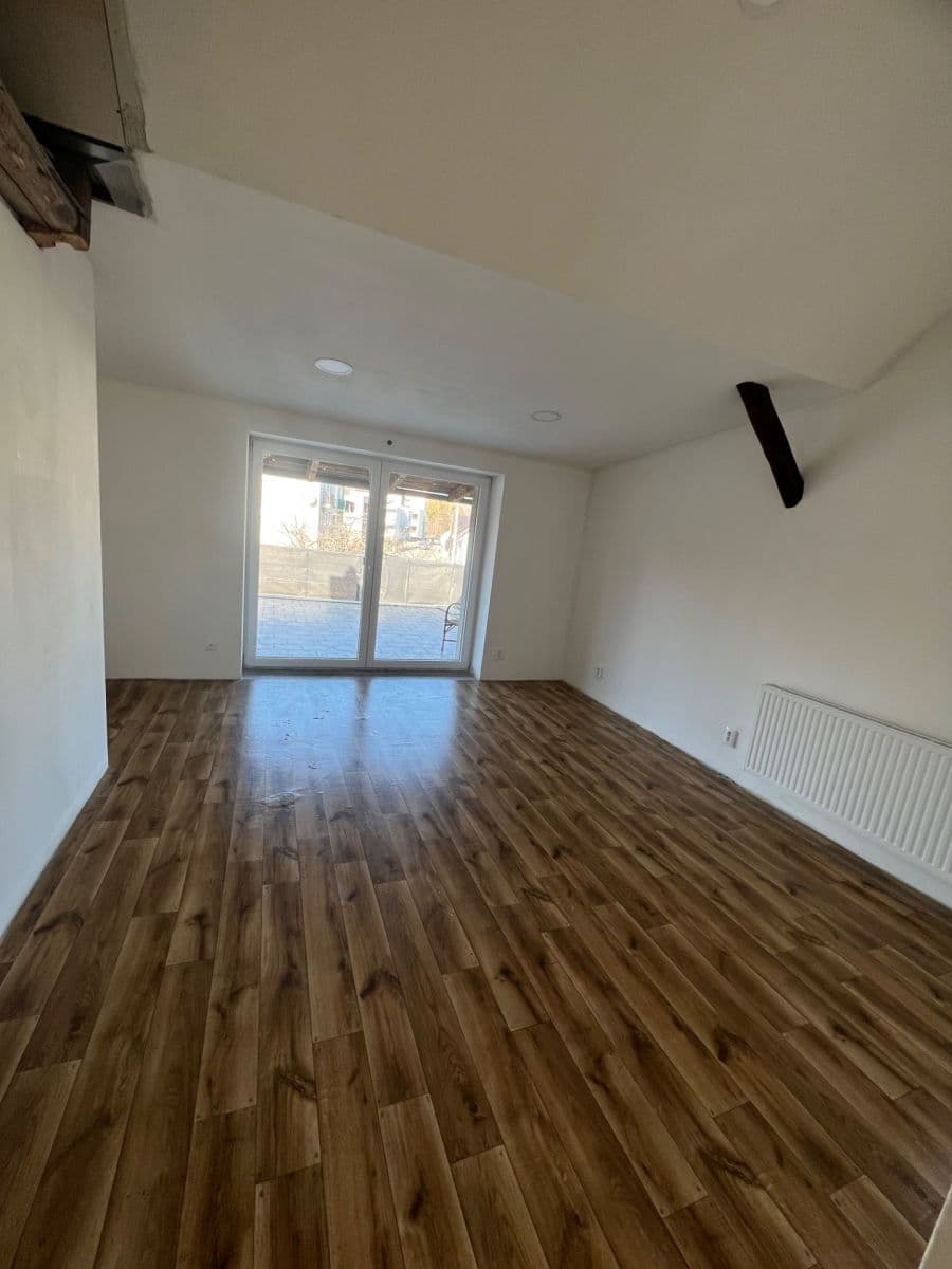 Prenájom bytu 4-izbový 125 m², Na Bečvě, Lipník nad Bečvou, Olomoucký kraj Prenájom bytu 4-izbový 125 m², Na Bečvě, Lipník nad Bečvou, Olomoucký kraj