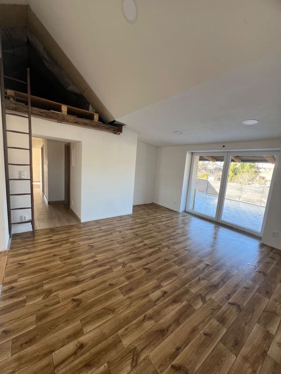 Prenájom bytu 4-izbový 125 m², Na Bečvě, Lipník nad Bečvou, Olomoucký kraj Prenájom bytu 4-izbový 125 m², Na Bečvě, Lipník nad Bečvou, Olomoucký kraj