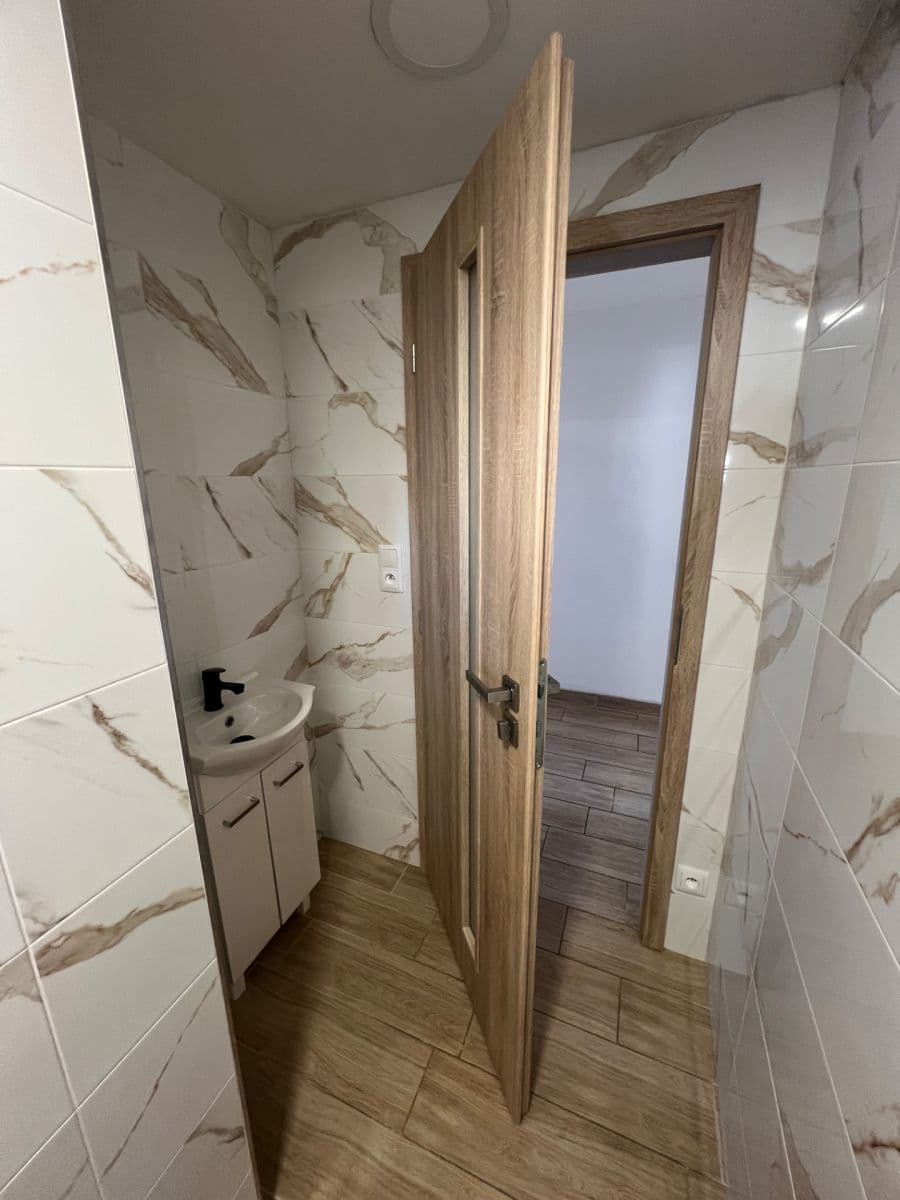 Prenájom bytu 4-izbový 125 m², Na Bečvě, Lipník nad Bečvou, Olomoucký kraj Prenájom bytu 4-izbový 125 m², Na Bečvě, Lipník nad Bečvou, Olomoucký kraj