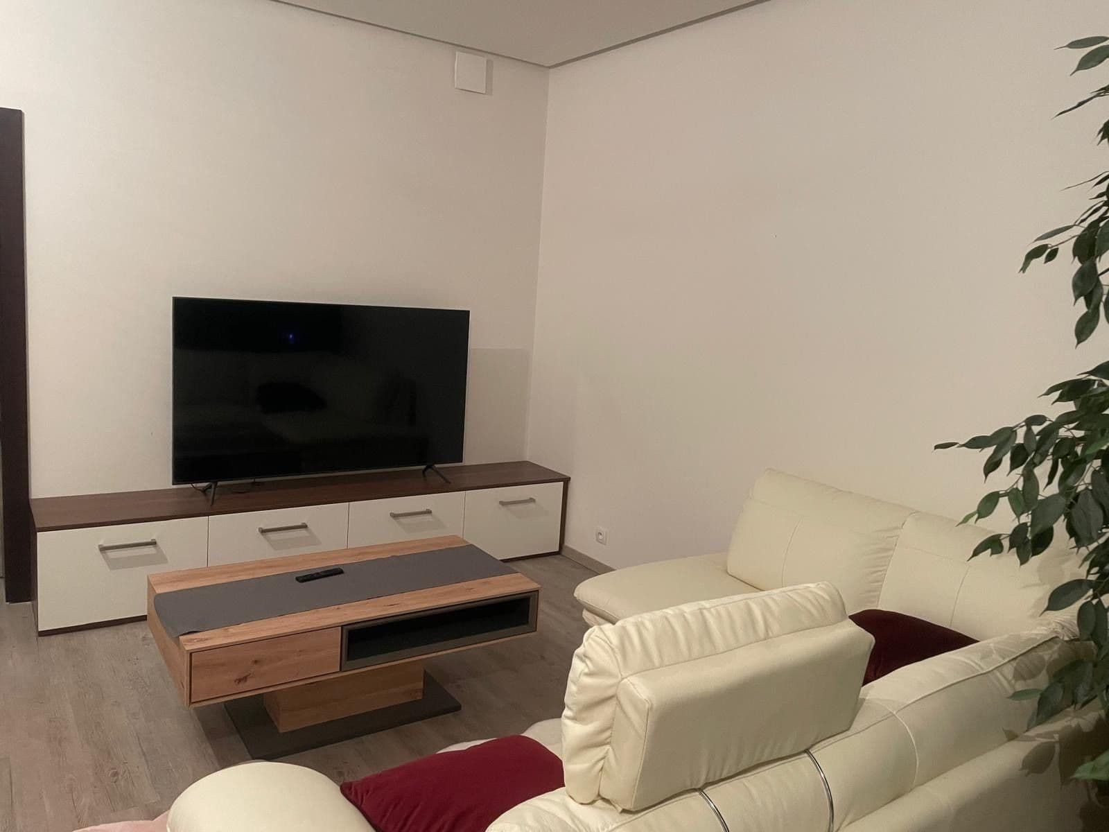 Prenájom bytu 2-izbový 66 m², Nad Rybníkem, Únětice, Středočeský kraj Prenájom bytu 2-izbový 66 m², Nad Rybníkem, Únětice, Středočeský kraj