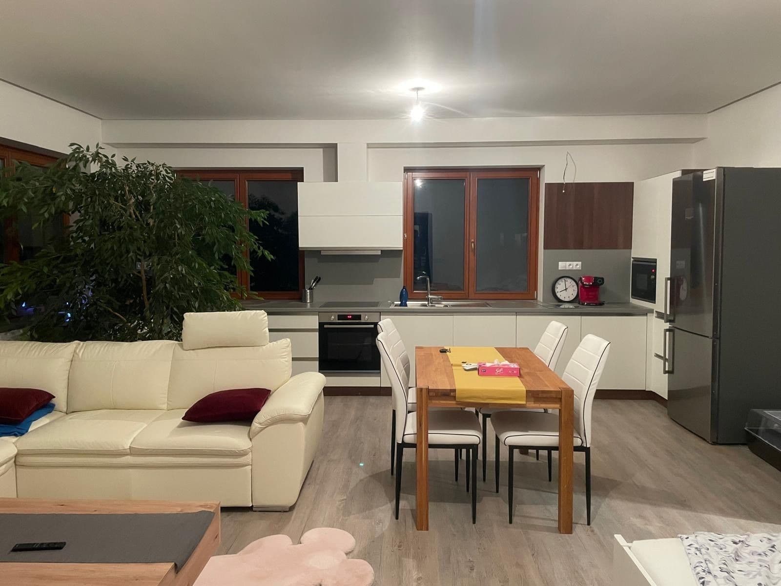 Prenájom bytu 2-izbový 66 m², Nad Rybníkem, Únětice, Středočeský kraj Prenájom bytu 2-izbový 66 m², Nad Rybníkem, Únětice, Středočeský kraj