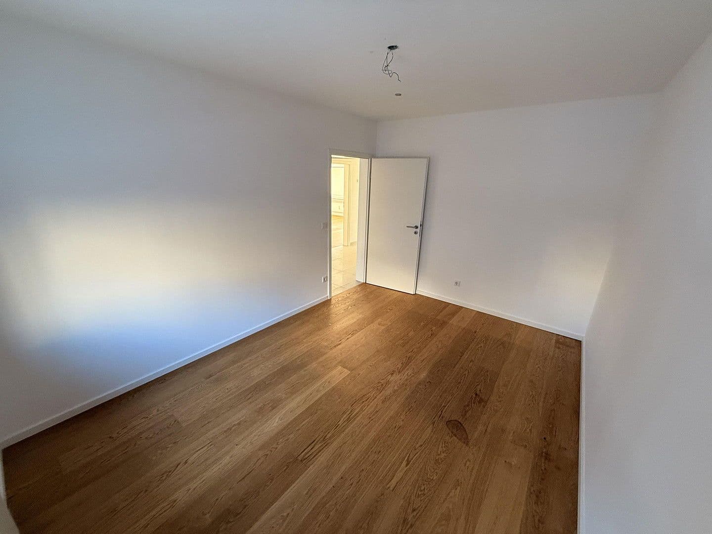 Prenájom bytu 3-izbový 86 m², Plievierpark 12, München, Bavorsko Prenájom bytu 3-izbový 86 m², Plievierpark 12, München, Bavorsko