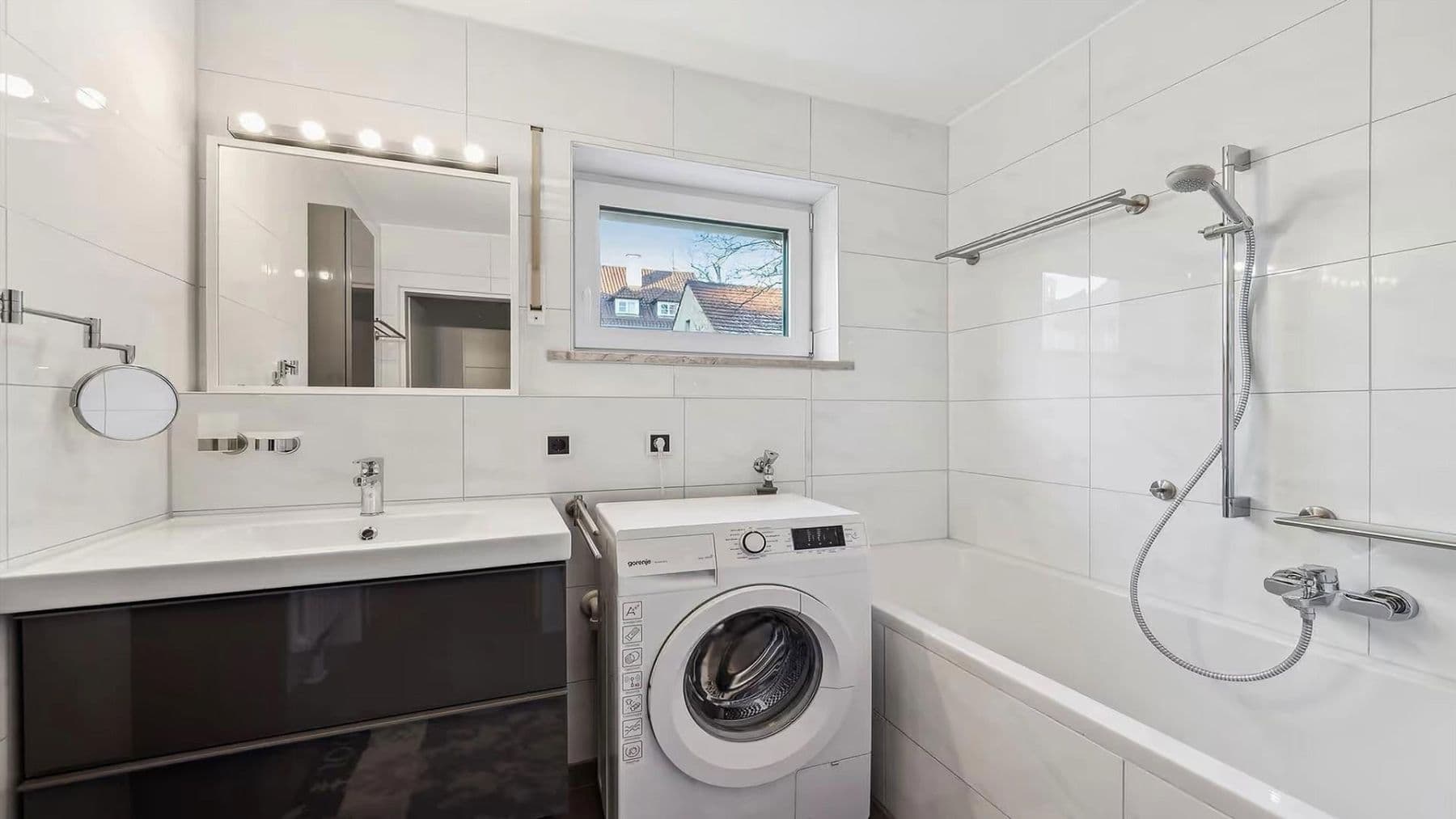 Prenájom bytu 2-izbový 60 m², Ulm, Bádensko-Wurttembersko Prenájom bytu 2-izbový 60 m², Ulm, Bádensko-Wurttembersko