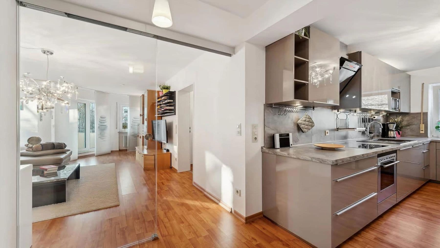 Prenájom bytu 2-izbový 60 m², Ulm, Bádensko-Wurttembersko Prenájom bytu 2-izbový 60 m², Ulm, Bádensko-Wurttembersko