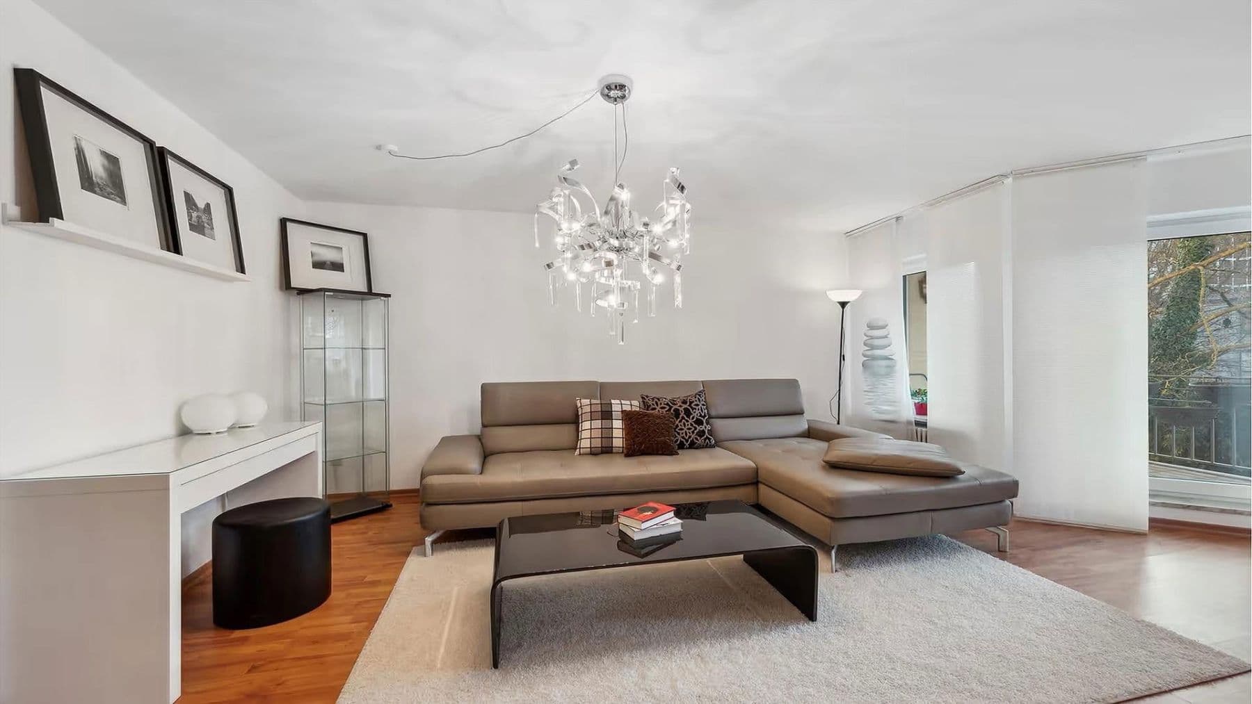 Prenájom bytu 2-izbový 60 m², Ulm, Bádensko-Wurttembersko Prenájom bytu 2-izbový 60 m², Ulm, Bádensko-Wurttembersko