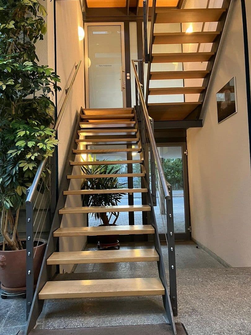 Prenájom kancelárie 100 m², Maria-Eich-Str. 6a, München, Bavorsko Prenájom kancelárie 100 m², Maria-Eich-Str. 6a, München, Bavorsko