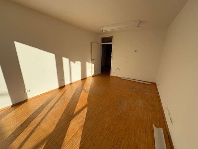 Prenájom kancelárie 100 m², Maria-Eich-Str. 6a, München, Bavorsko Prenájom kancelárie 100 m², Maria-Eich-Str. 6a, München, Bavorsko