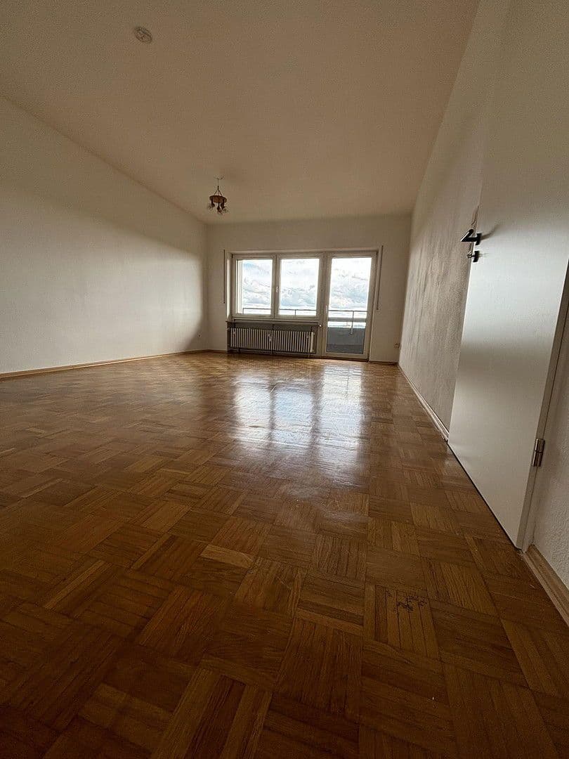 Prenájom bytu 3-izbový 87 m², Bergstraße 59, Würzburg, Bavorsko Prenájom bytu 3-izbový 87 m², Bergstraße 59, Würzburg, Bavorsko