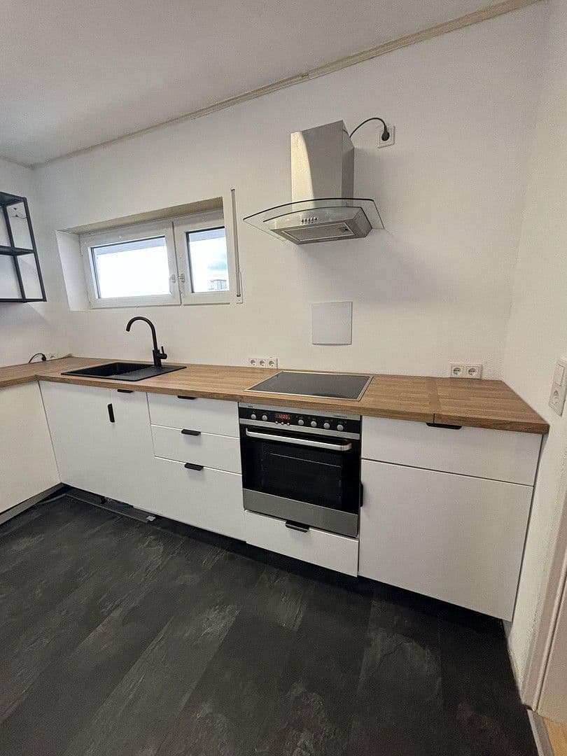 Prenájom bytu 3-izbový 87 m², Bergstraße 59, Würzburg, Bavorsko Prenájom bytu 3-izbový 87 m², Bergstraße 59, Würzburg, Bavorsko