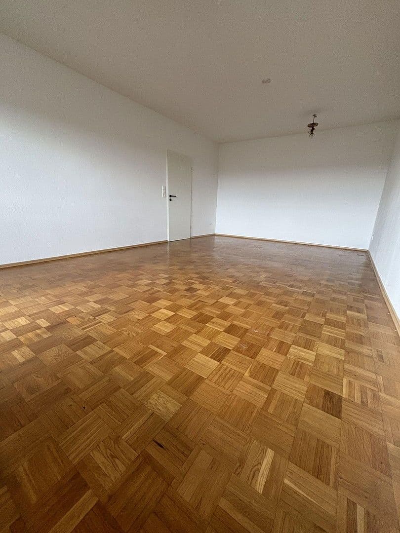 Prenájom bytu 3-izbový 87 m², Bergstraße 59, Würzburg, Bavorsko Prenájom bytu 3-izbový 87 m², Bergstraße 59, Würzburg, Bavorsko