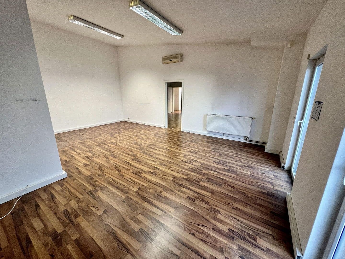 Prenájom kancelárie 180 m², Eichenweg 19, Schwetzingen, Bádensko-Wurttembersko Prenájom kancelárie 180 m², Eichenweg 19, Schwetzingen, Bádensko-Wurttembersko